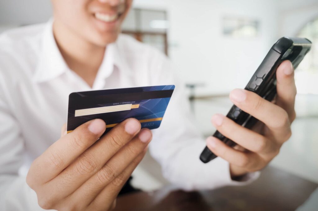 customer shopping online pay by credit card